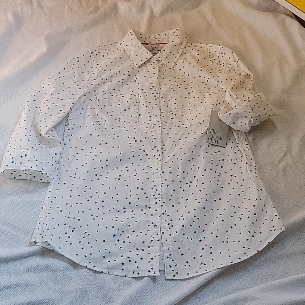 Croft & Barrow Red White Blue Stars Button-down Blouse Small NWT - Picture 2 of 5